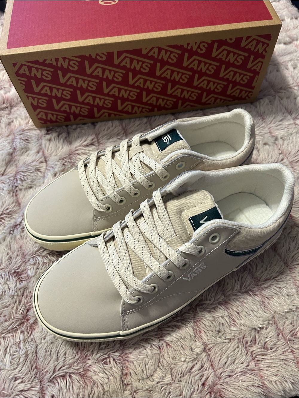 Vans Beige Leather Low Top Sneakers with Teal Tongue Logo size 8